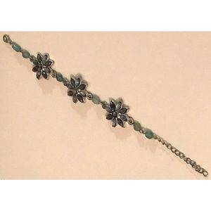 Flower Stone Bracelet 9 in.